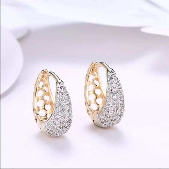 #31 NEW 18K Gold Plated Hoop Earrings - Picture 2 of 8
